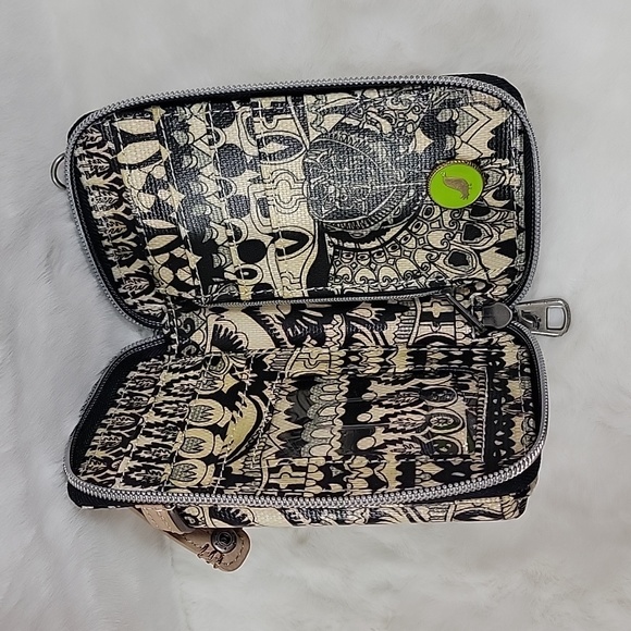 SAKROOTS Coated Canvas Smart Phone Wristlet Wallet Crossbody Black and Cream - Picture 3 of 6